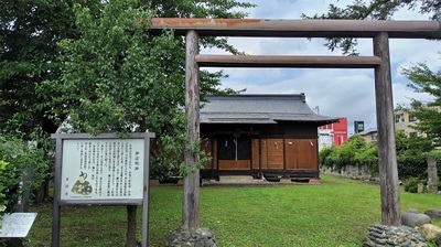 Yonezawa-kamidachi-jinja.JPG