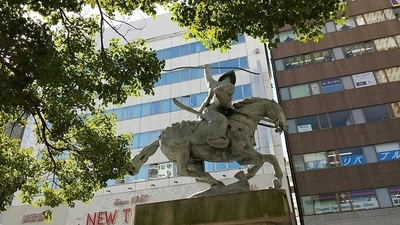 doukan-equestrian-statue.JPG
