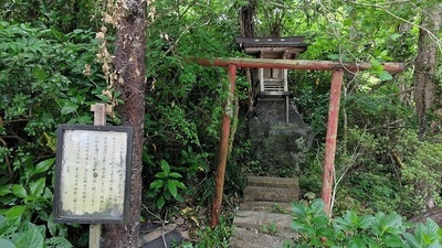 small-shrine-Otakijo.JPG