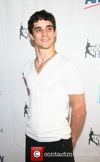 javier-fernandez-2013-skating-with-the-stars_3596808.jpg