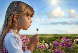 172625__little-girl-cute-beautiful-summer-roses-flowers-happy-happiness-sky-clouds-children-child_p.jpg