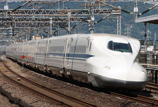 640px-Shinkansen_N700_z15.jpg