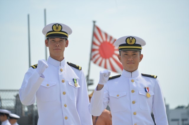 海自 広報取材で一度だけ写真を撮ってもらった ペンギン 改自衛隊で奏でた交響曲