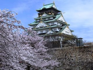 800px-Osaka_Castle_Keep_Tower_in_201504_013.jpg