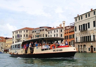 venezia-waterbus-vaporetto-image-800x563.jpg