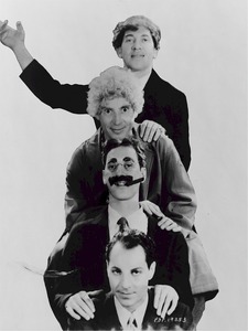 }NXZmarx-brothers-516158_1280.jpg