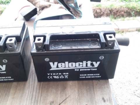 NC30 バッテリー交換 YTX7A-BS Velocity: DIYバイクブログ