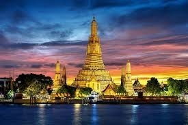 wat-arun-temple-twilight-bangkok-thailand_335224-772.jpg