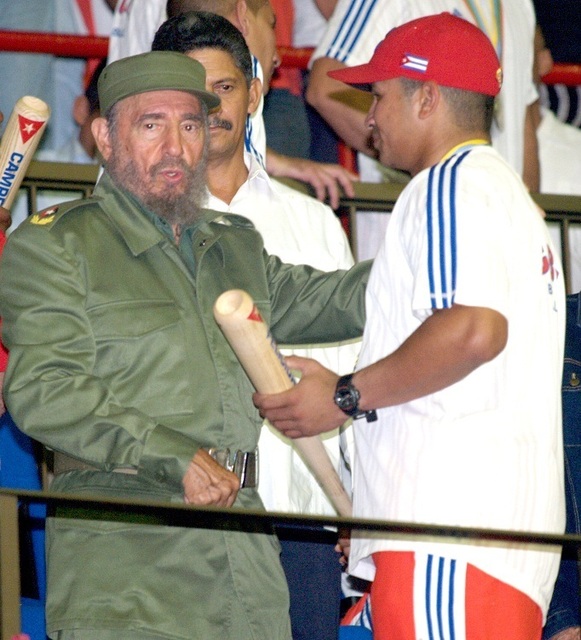 Cepeda-y-Fidel-en-el-clasico-de-beisbol.jpg