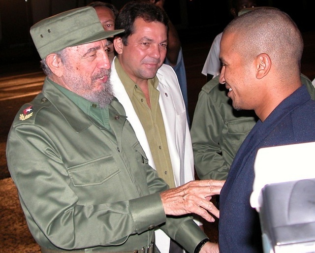 Cepeda-y-Fidel-recibimiento-de-Olimpiadas-de-Atenas.jpg