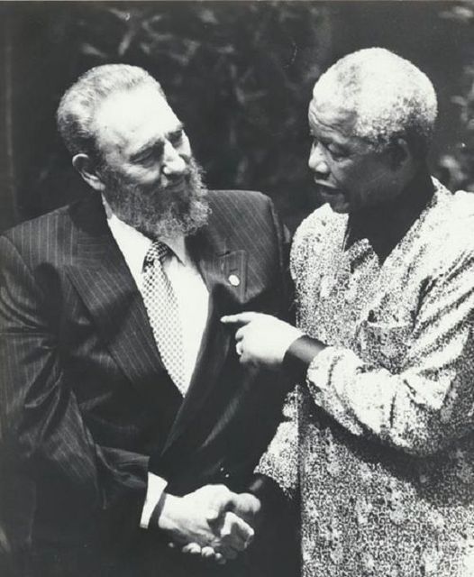 Fidel-Castro-y-Nelson-Mandela-10.jpg