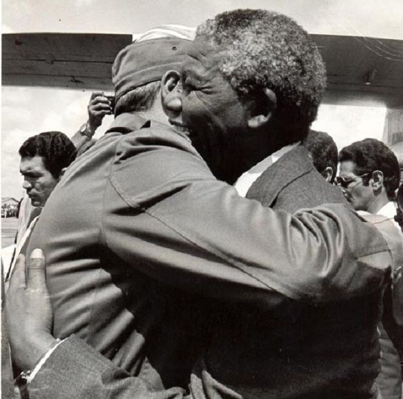 Fidel-Castro-y-Nelson-Mandela.jpg