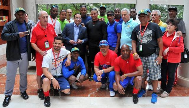 Gilberto-Santa-Rosa-Equipo-Cuba2015.jpg