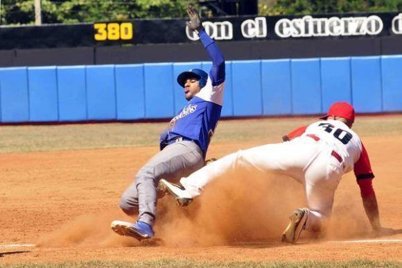 Industriales-vs-Santiago.jpg