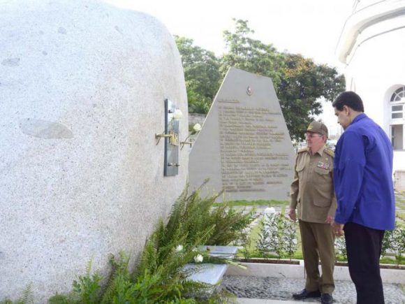 Maduro-y-Raúl-rinden-tributo-a-Fidel-15-de-agosto-de-2017-2.jpg