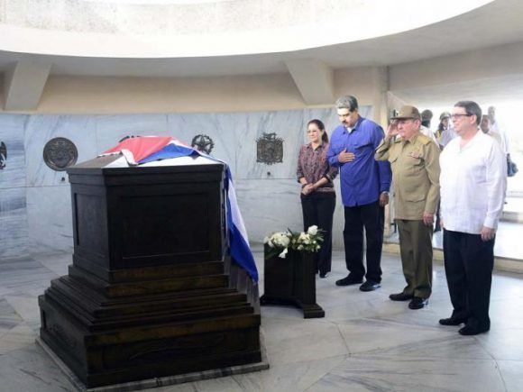 Maduro-y-Raúl-rinden-tributo-a-Fidel-15-de-agosto-de-2017-3.jpg