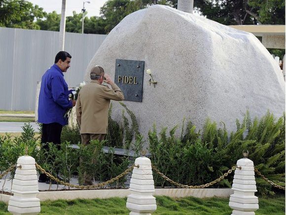 Maduro-y-Raúl-rinden-tributo-a-Fidel-15-de-agosto-de-2017.jpg