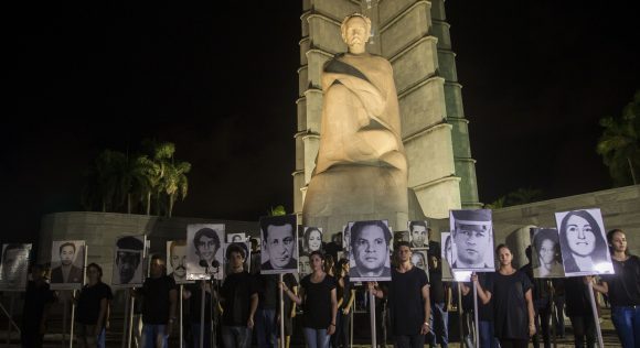 Vigilia en honor a las Víctimas del Terrorismo contra Cuba.jpg