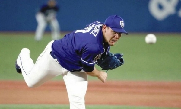 Yariel lanzando Chunichi 12.jpg