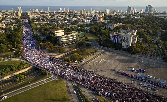 che-1ro-mayo-habana.jpg