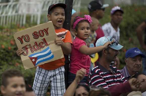 fidel-caravana-cuba-20161202-2.jpg