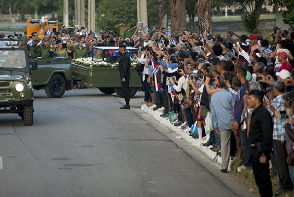 fidel-caravana-cuba-20161202-4.jpg