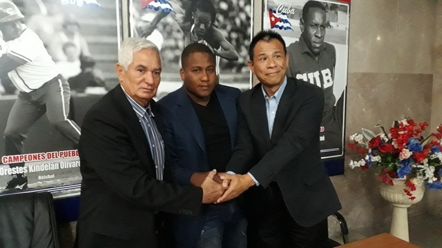 firma-contrato-jpn-despaigne.jpg