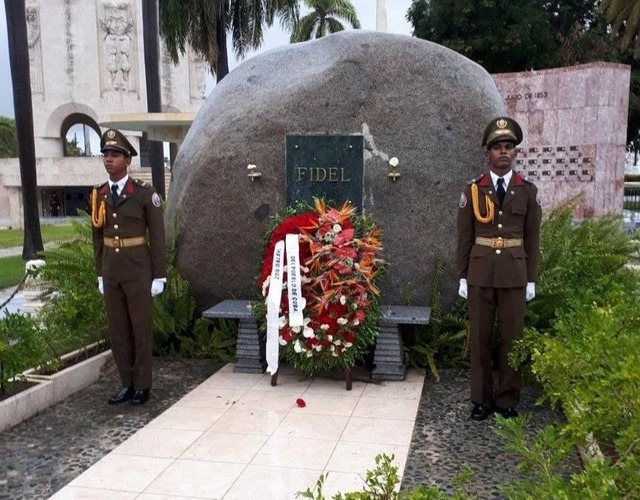 homenaje-fidel-cementerio.jpg