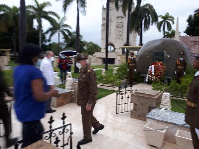 homenaje-fidel-cementerio3.jpg