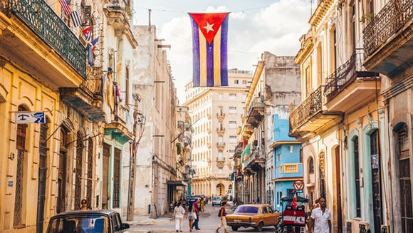 la-habana-capitolio-bandera.jpg