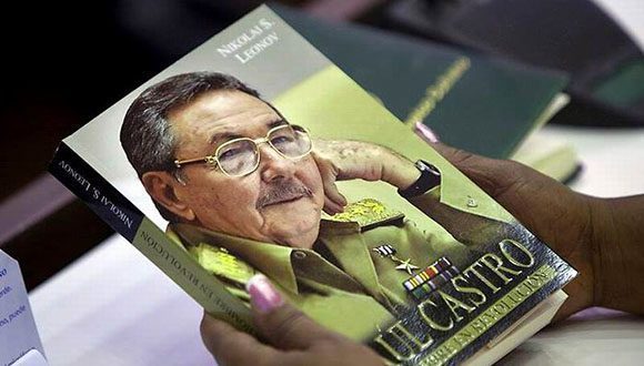 raul-castro-un-hombre-en-revolucion.jpg