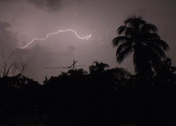 rayo-tormenta-eléctrica.jpg