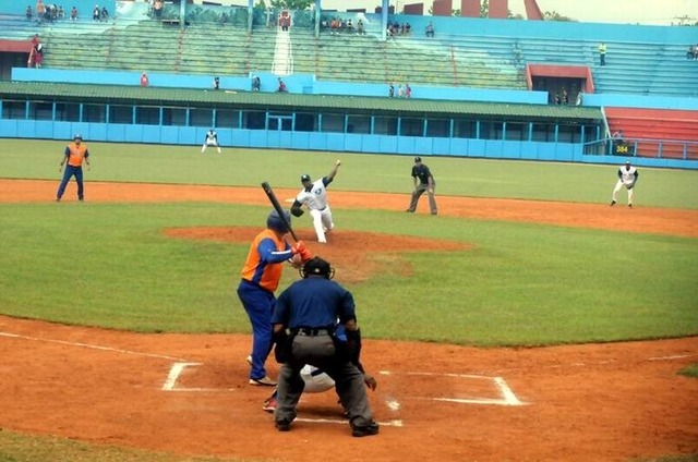 sancti-spiritus-holguin-besibol.JPG