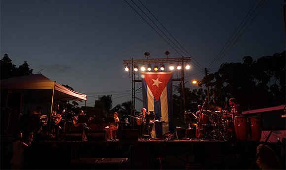 silvio-rodriguez-gira-por-los-barrios-san-antonio.jpg