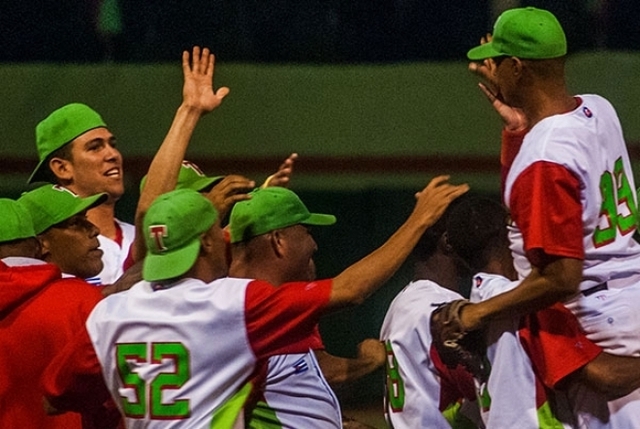 tunas-industriales-beisbol-2.jpg