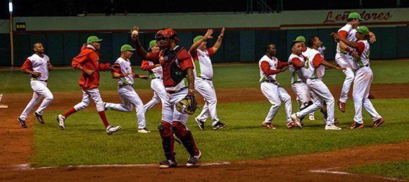 tunas-industriales-beisbol.jpg