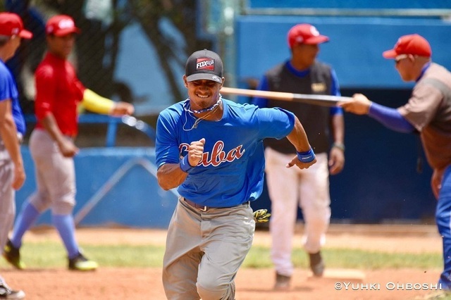 victor-labrada-pelotero-equipo-juvenil-cuba.JPG