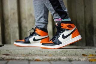 NIKE-AIR-JORDAN-1-RETRO-BLACK-WHITE-TEAM-ORANGE.jpg