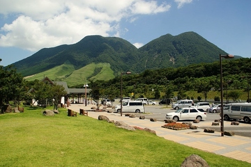 1024px-Oita_Expressway_-_Yufudake_PA_-_01.JPG