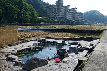 300px-Misasa_onsen01bs3200.jpg