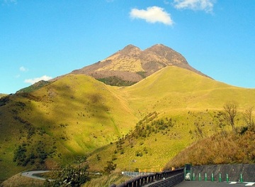 800px-Mt.yufu.jpg